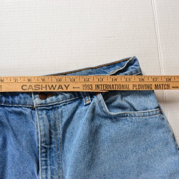 Vtg White Tab Levi's Tapered Jeans - Picture 6 of 14